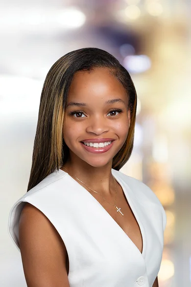 Portrait of Sydney Johnson, REALTOR® | NRLUX.